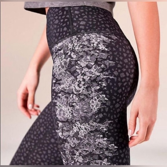 Lululemon full length high rise leggings lace pattern size 10 - Picture 1 of 7